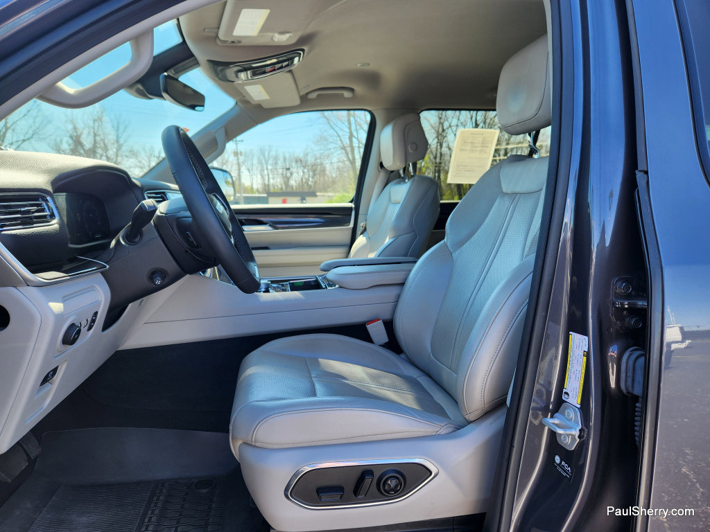 Used 2024 Jeep Wagoneer 4WD w/ HD Trailer Tow Package image 30