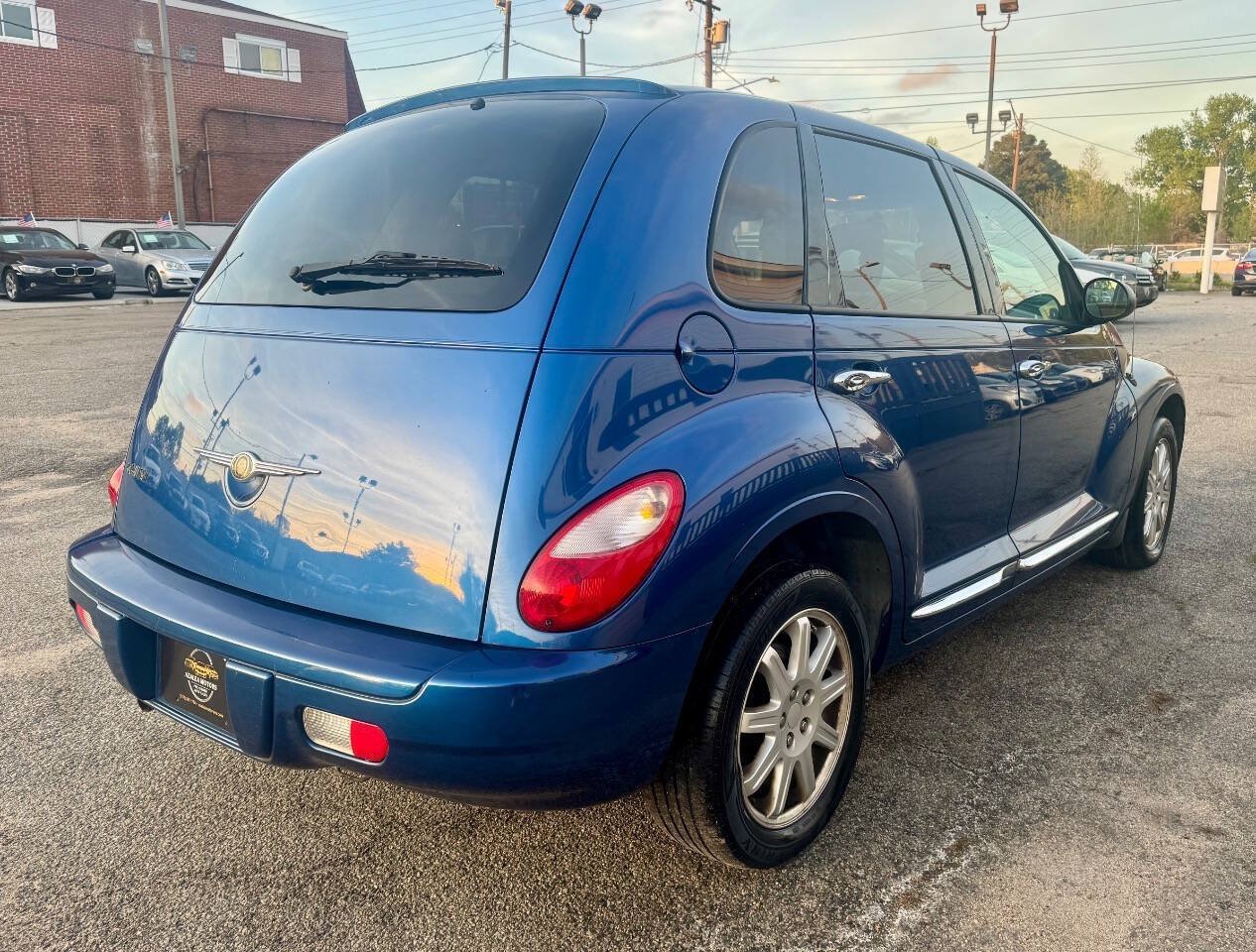 Used 2010 Chrysler PT Cruiser FWD image 6