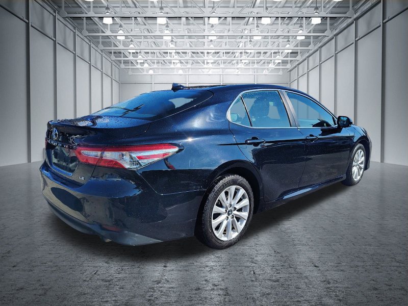 Used 2020 Toyota Camry LE FWD image 4