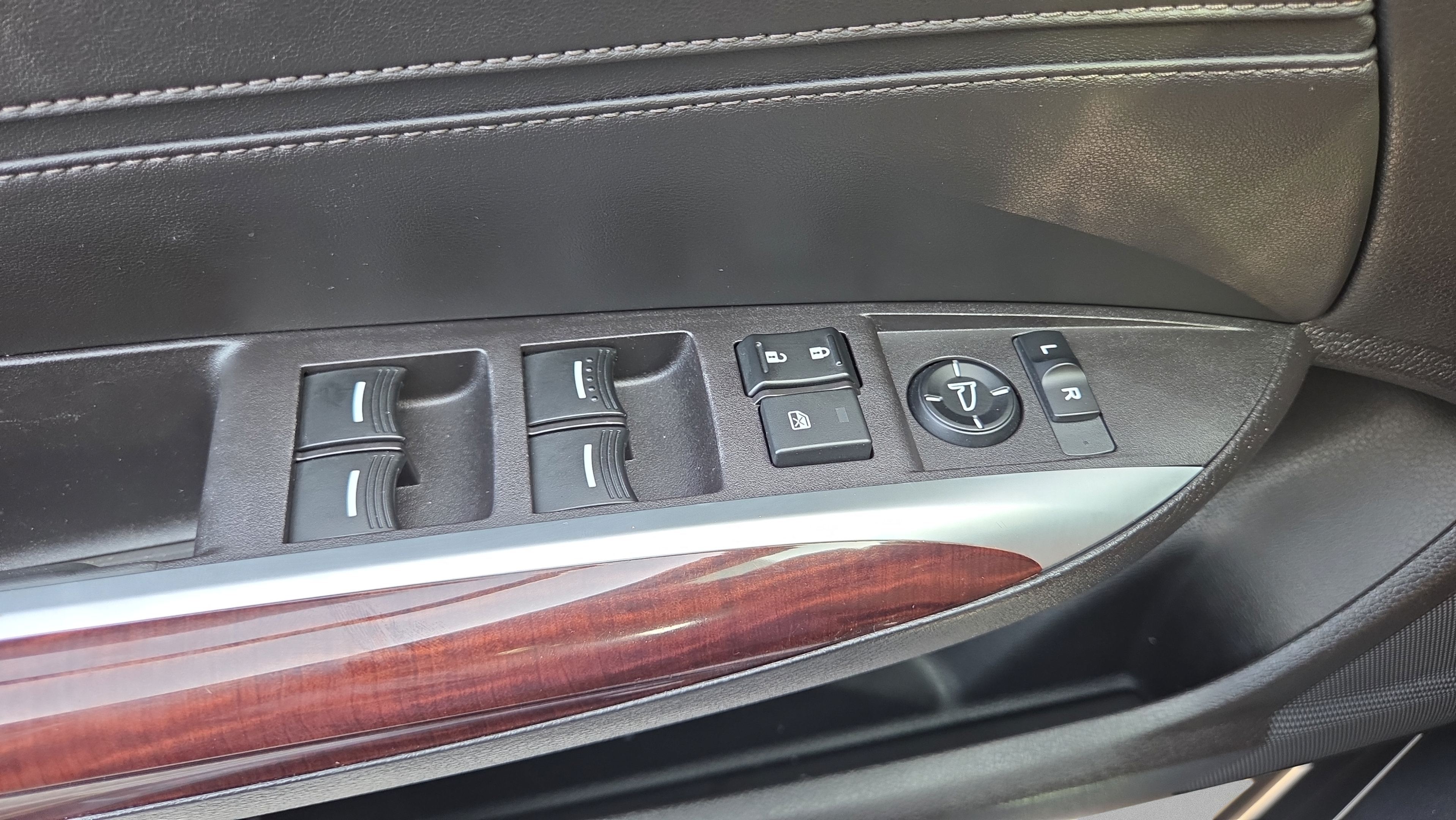 Used 2017 Acura TLX w/ Technology Package FWD image 34