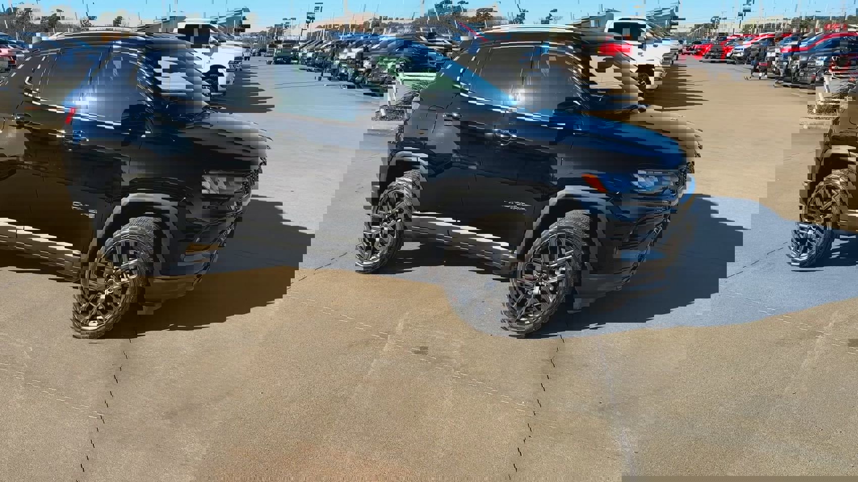 New 2026 Jeep Compass Latitude image 3