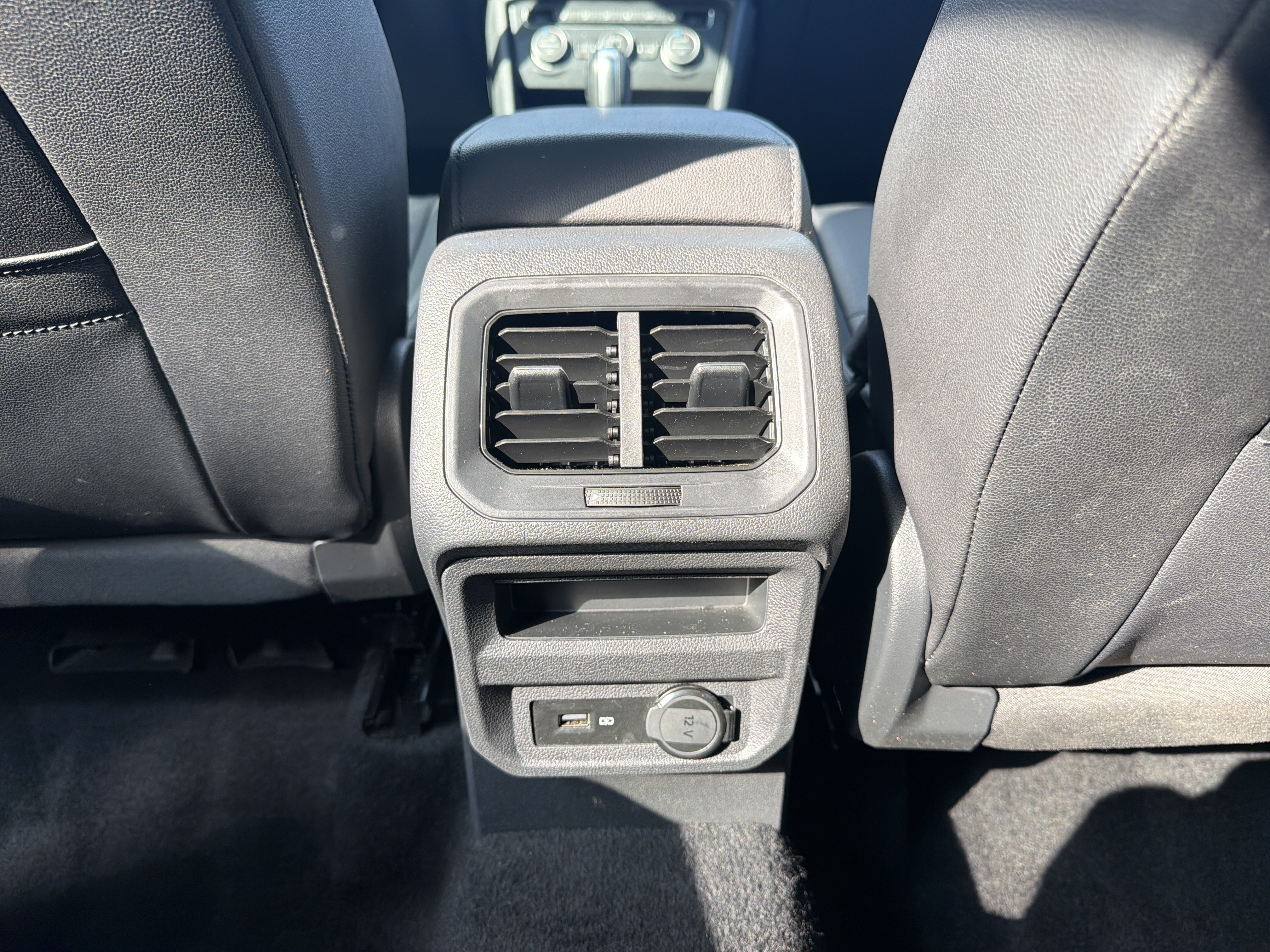 Used 2020 Volkswagen Tiguan SE w/ Panoramic Sunroof Package FWD image 28