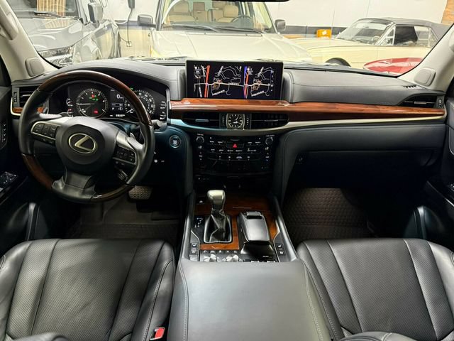 Used 2021 Lexus LX 570 4WD w/ Luxury Package image 12