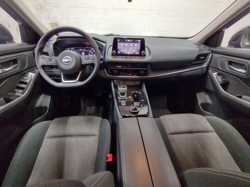 Used 2024 Nissan Rogue SV image 34