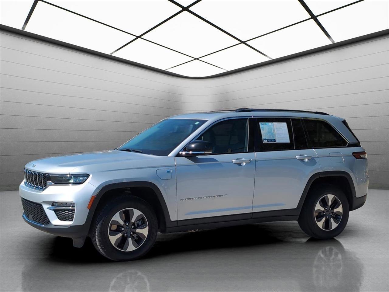 Used 2024 Jeep Grand Cherokee Limited 4xe image 1