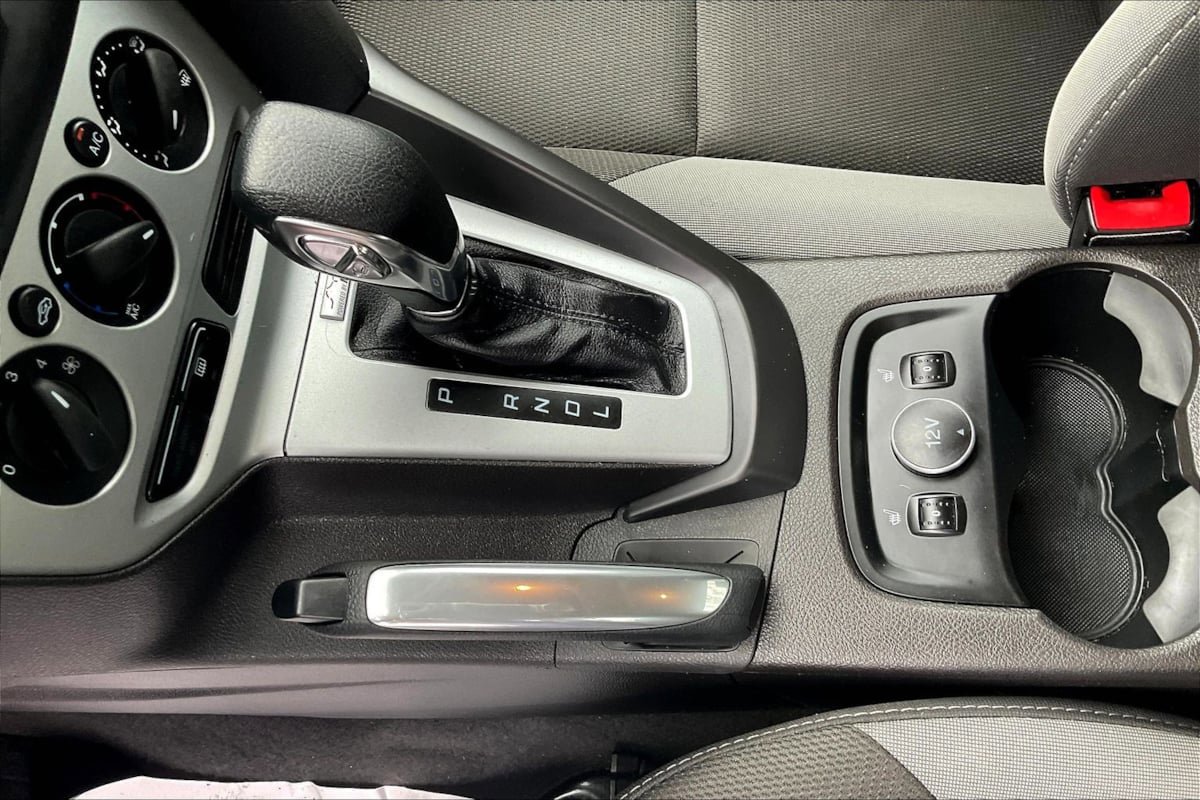 Used 2013 Ford Focus SE w/ SE Winter Pkg FWD image 16