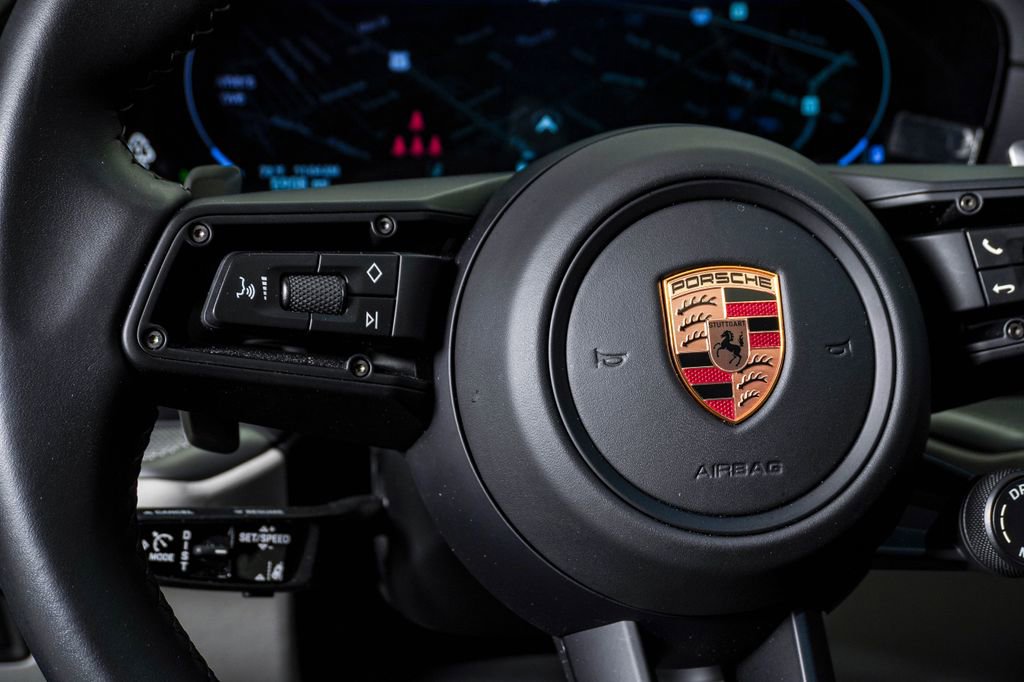 Certified 2025 Porsche Cayenne image 19