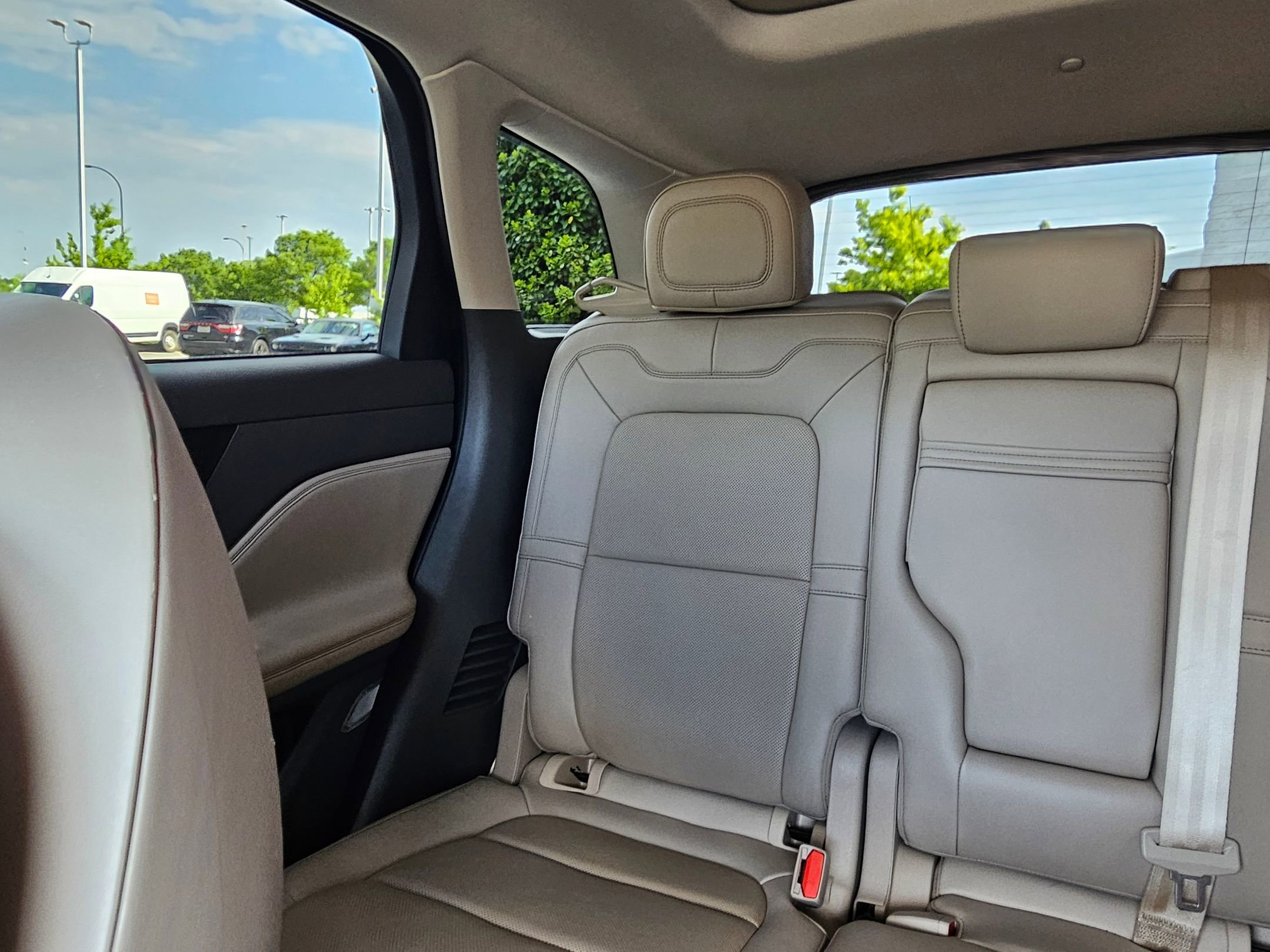 Used 2022 Lincoln Corsair FWD w/ Premium Package image 24