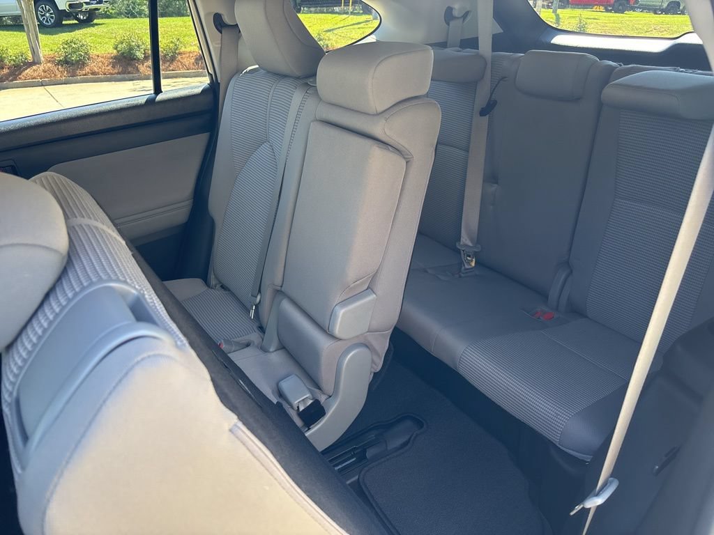 Used 2021 Toyota Highlander LE FWD image 40