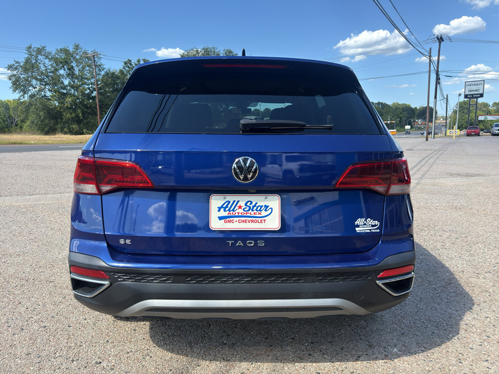 Used 2023 Volkswagen Taos SE w/ Panoramic Sunroof Package FWD image 7