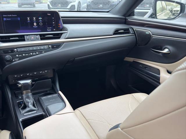 Used 2020 Lexus ES 350 Ultra Luxury w/ Accessory Package 2 FWD image 24