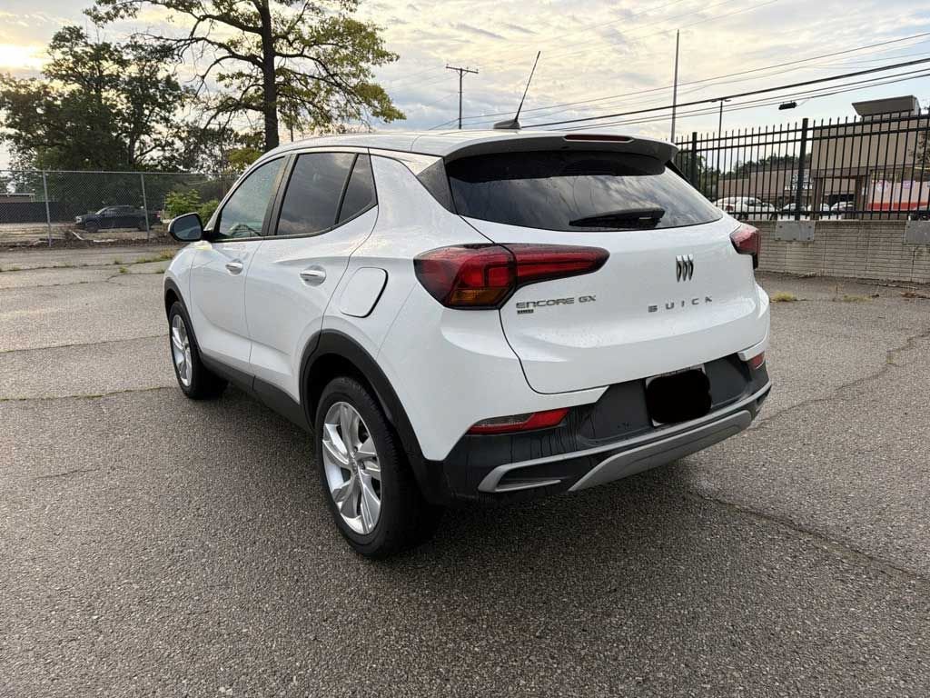 Certified 2024 Buick Encore GX Preferred w/ Comfort Package AWD/4WD image 5