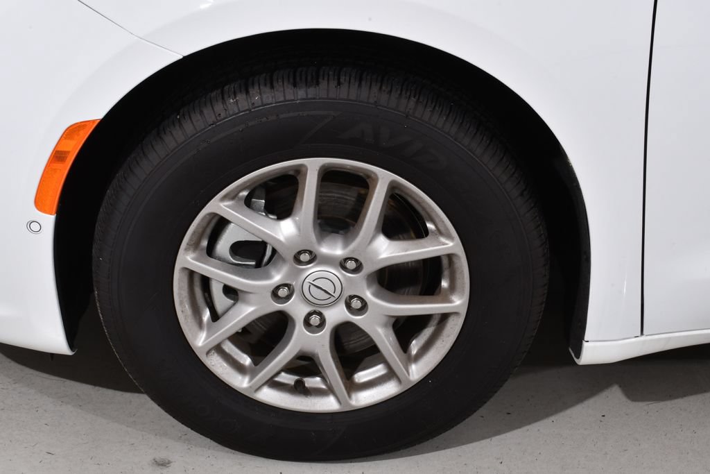 Used 2026 Chrysler Pacifica Select FWD image 24