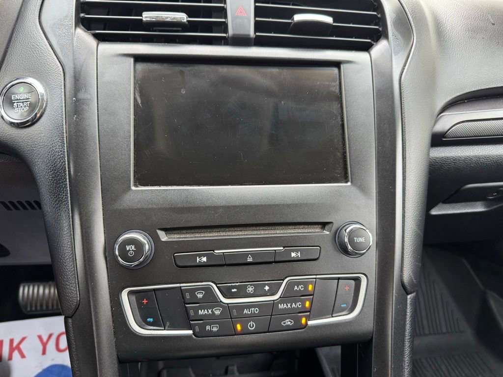 Used 2018 Ford Fusion SE w/ Equipment Group 201A FWD image 23