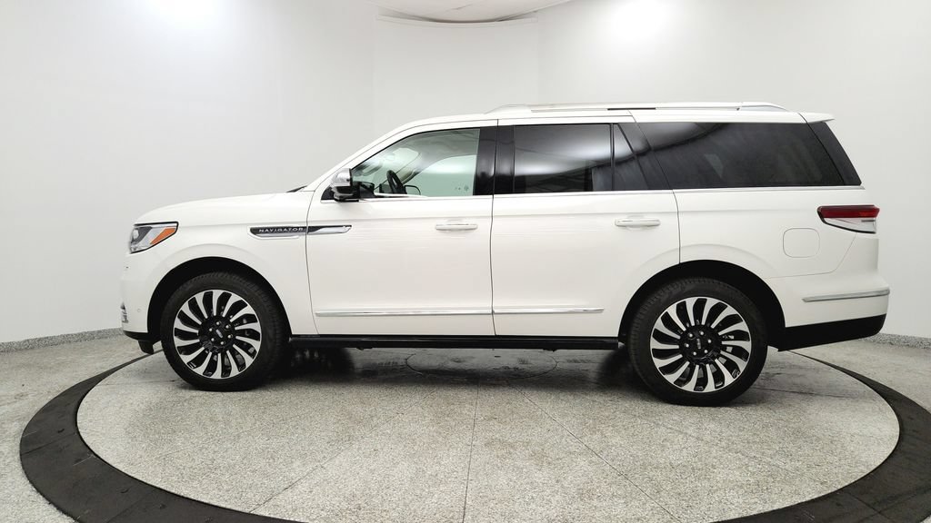Used 2024 Lincoln Navigator Black Label AWD/4WD image 2