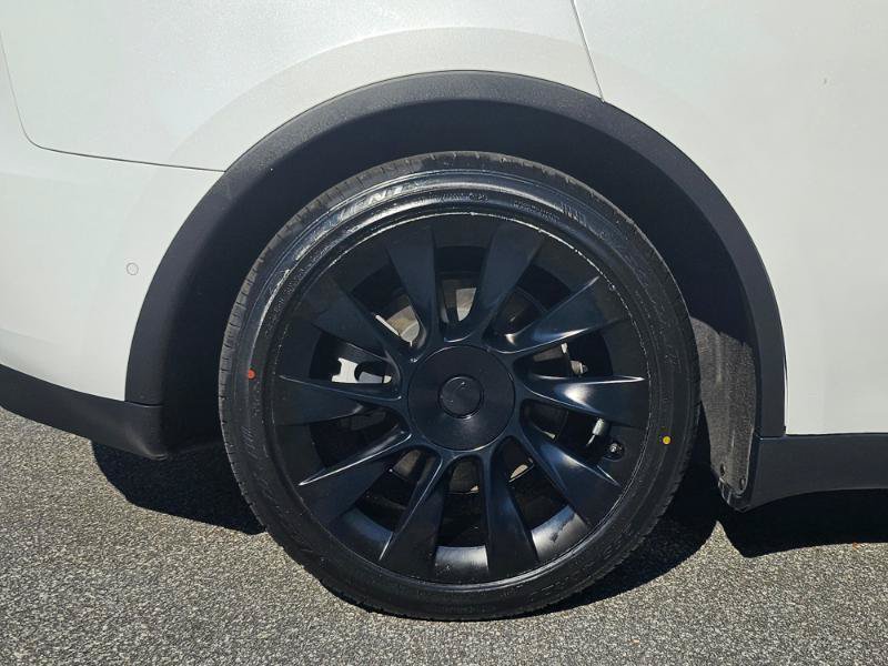 Used 2022 Tesla Model Y Long Range AWD/4WD image 16