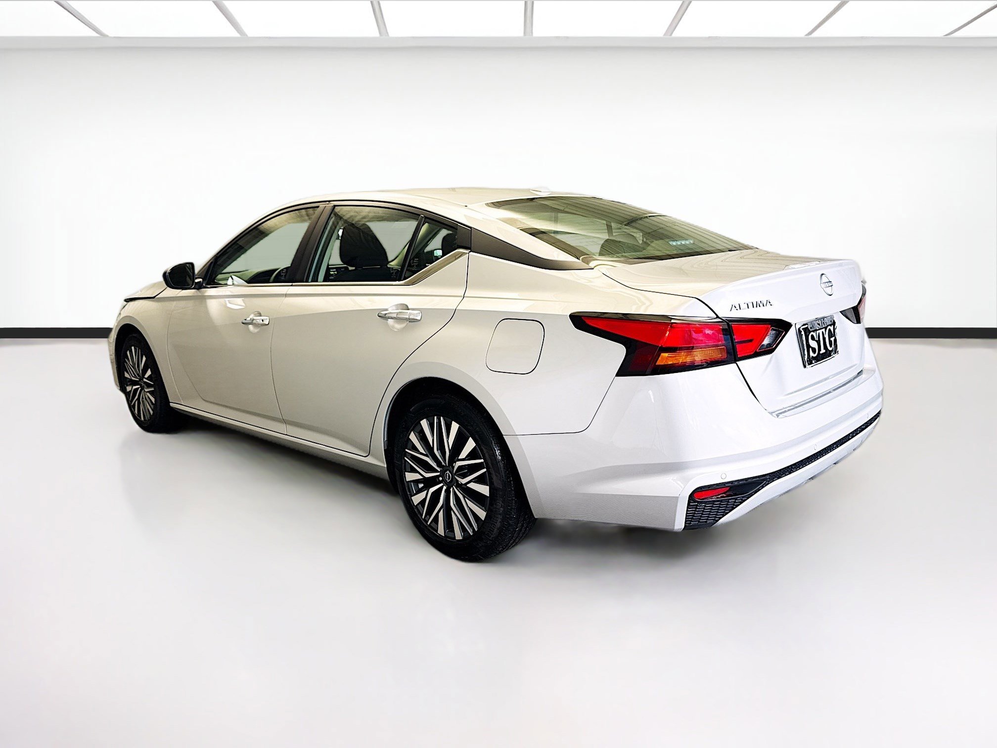 Used 2025 Nissan Altima 2.5 SV image 6