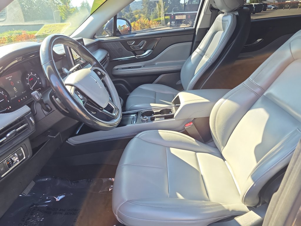 Used 2021 Lincoln Corsair AWD w/ Rear Removable Package Tray image 4