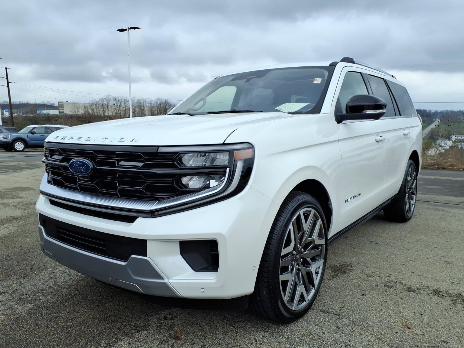 Certified 2025 Ford Expedition Platinum w/ Platinum Ultimate Package image 3
