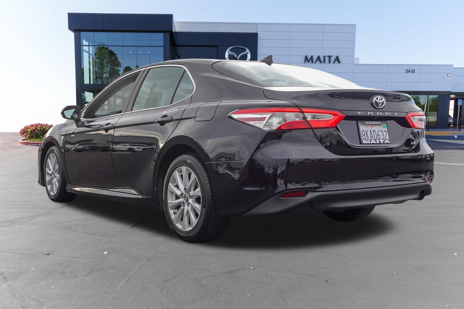 Used 2019 Toyota Camry LE FWD image 5