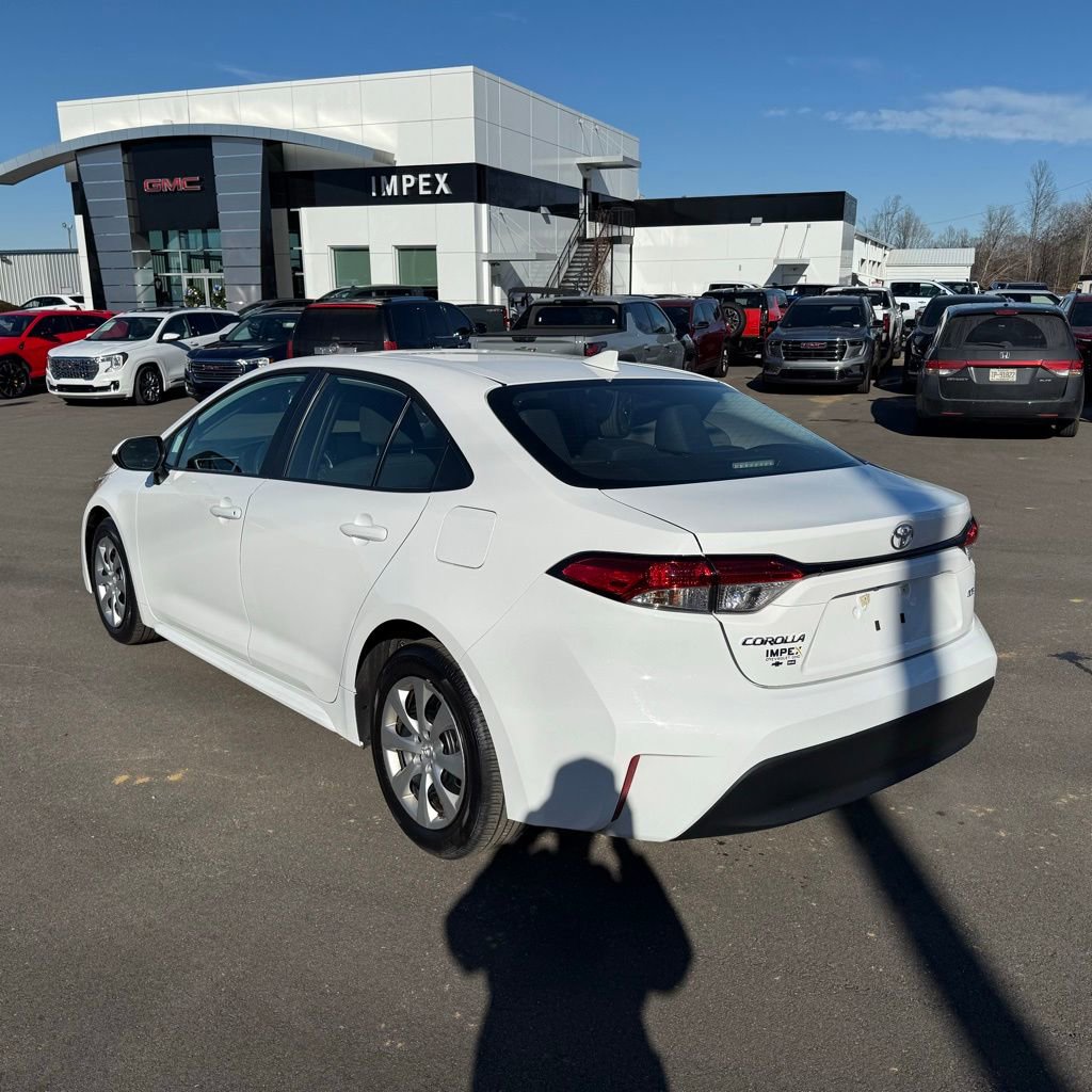 Used 2025 Toyota Corolla LE image 3