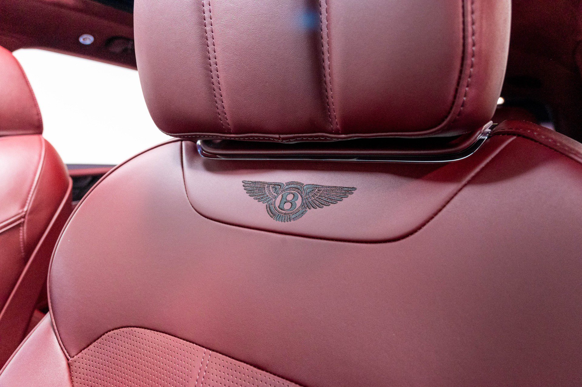 Used 2020 Bentley Bentayga AWD/4WD image 14