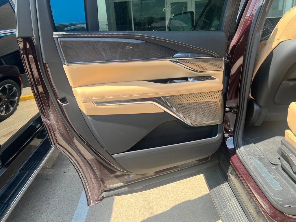 Certified 2025 Cadillac Escalade IQ Sport 2 AWD/4WD image 9