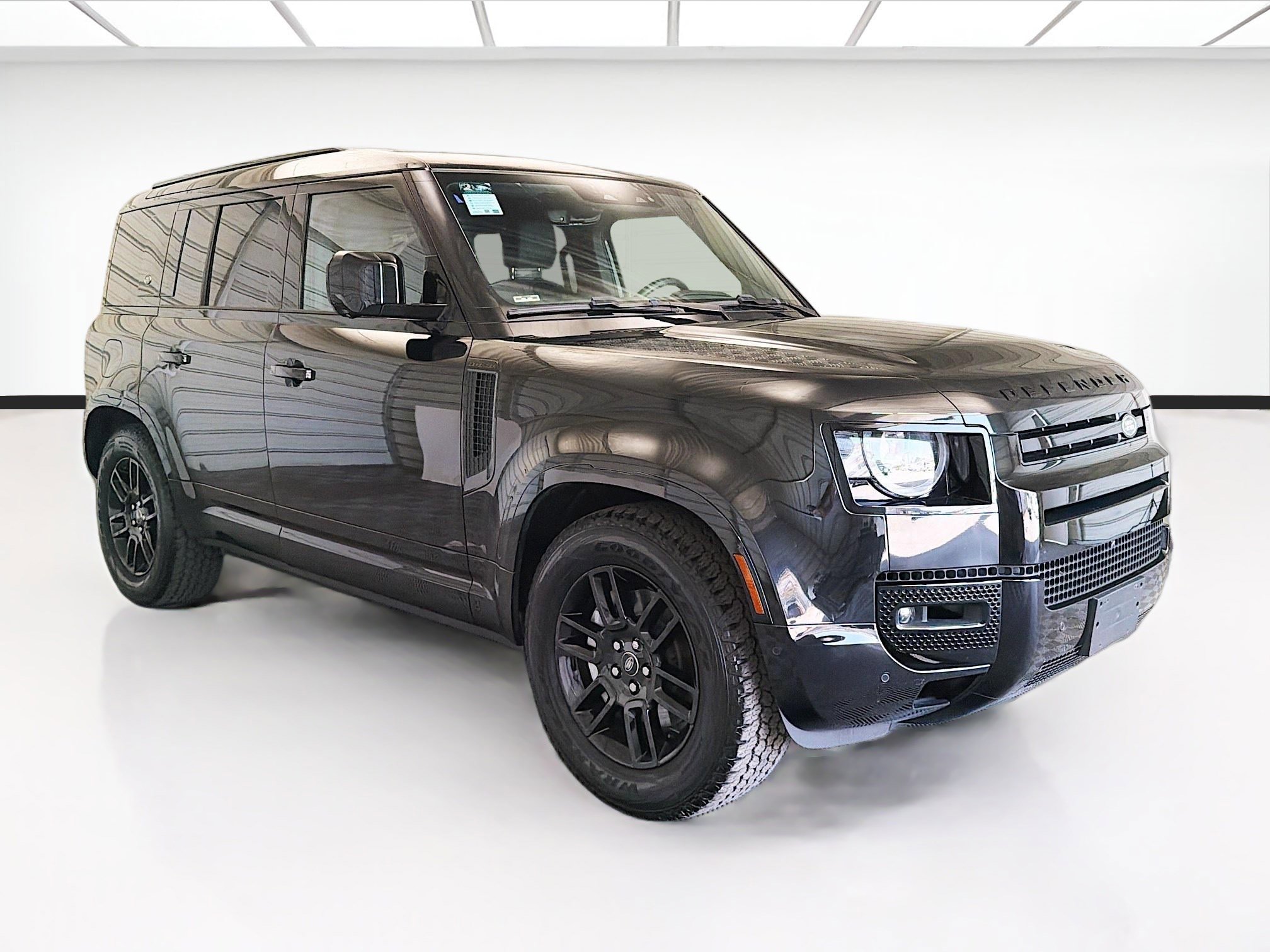 Used 2024 Land Rover Defender 110 X-Dynamic SE image 3