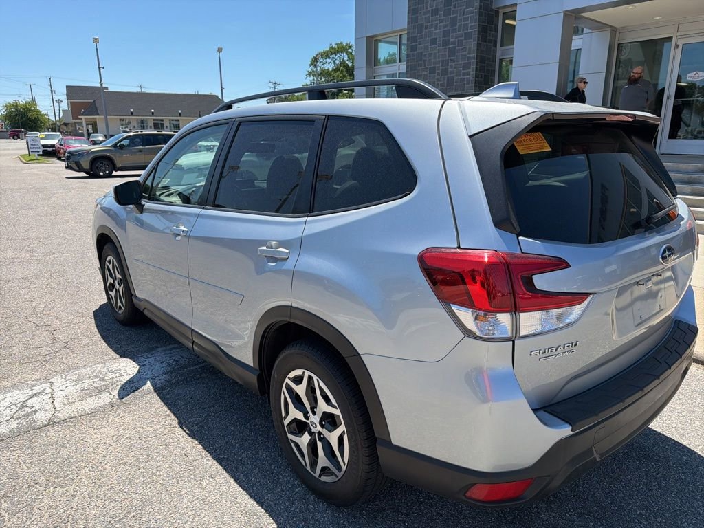 Used 2021 Subaru Forester Premium AWD/4WD image 8