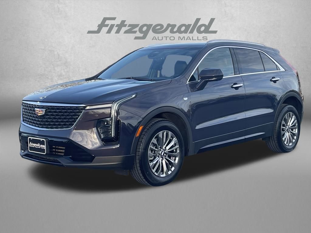 Used 2025 Cadillac XT4 Premium Luxury image 2