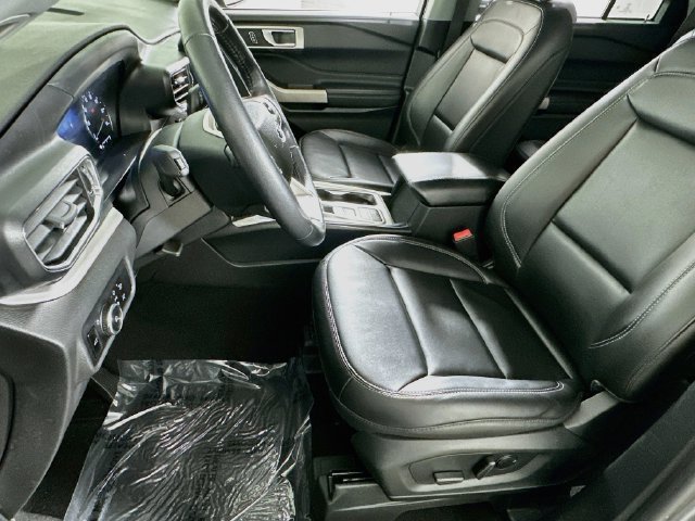 Used 2023 Ford Explorer XLT w/ Equipment Group 202A RWD image 9