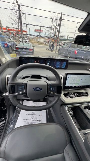 Certified 2025 Ford Expedition Active image 11