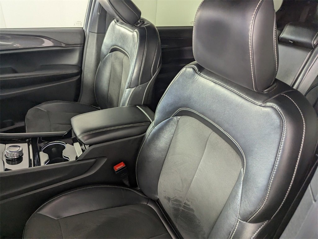 Certified 2023 Jeep Grand Cherokee L Laredo image 12