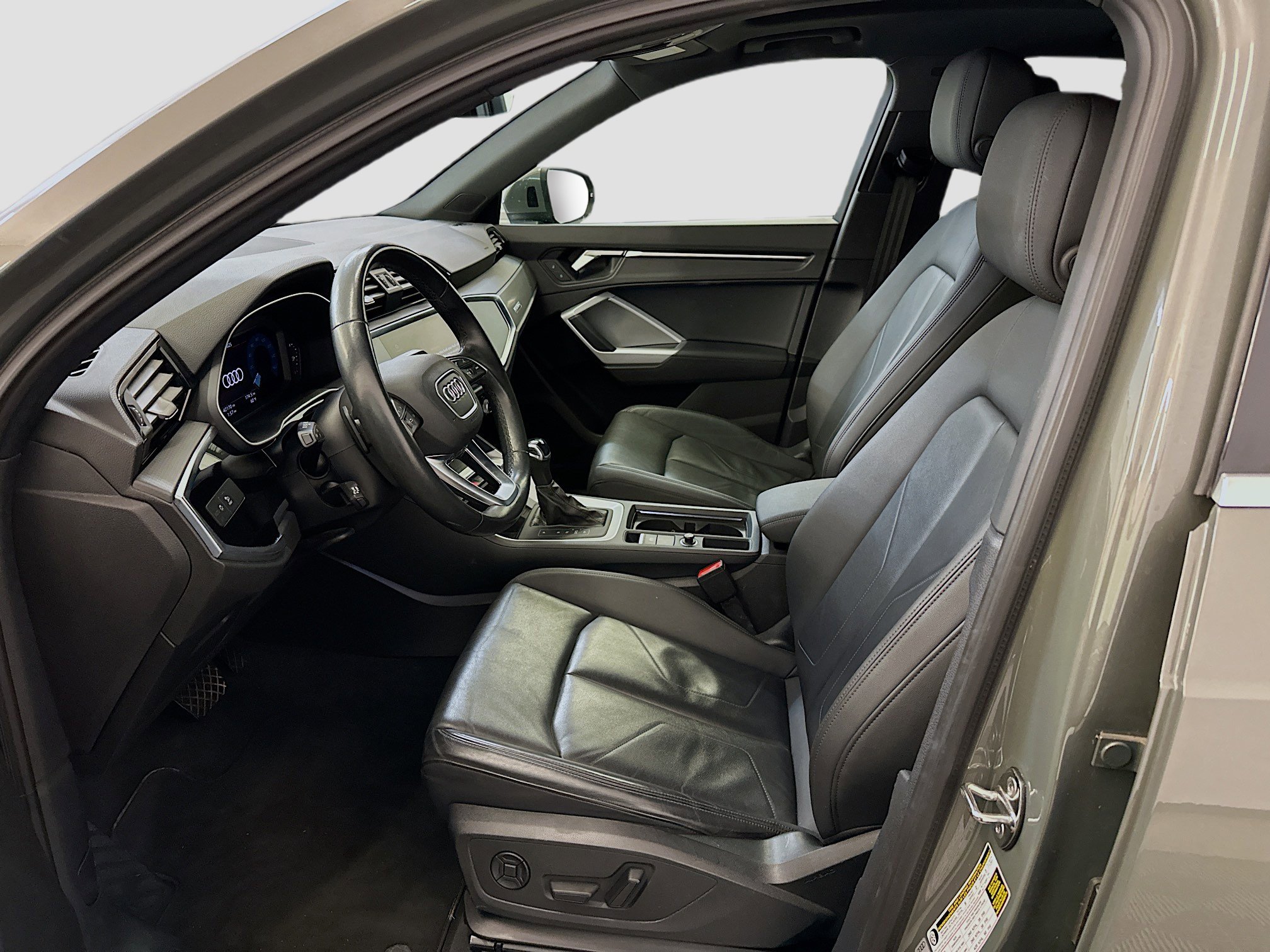 Used 2023 Audi Q3 2.0T Premium image 13