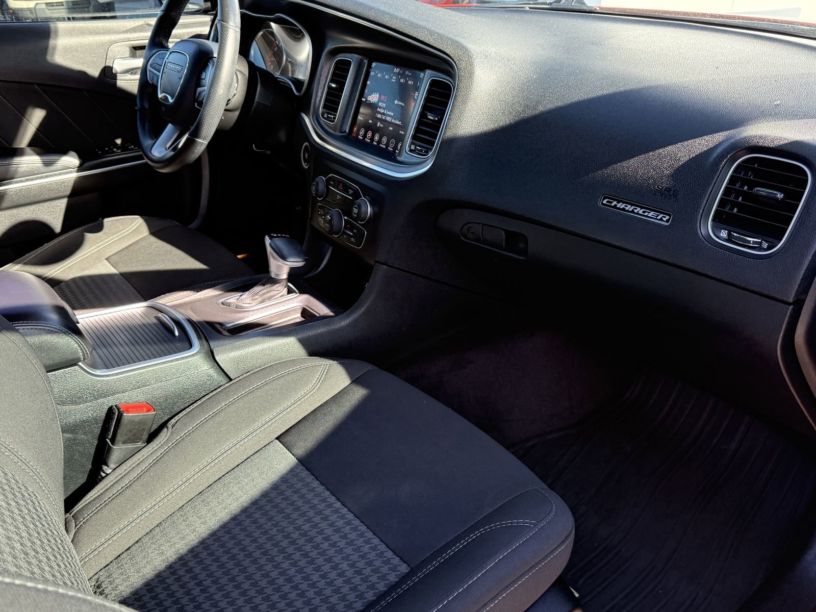 Used 2017 Dodge Charger SXT image 10
