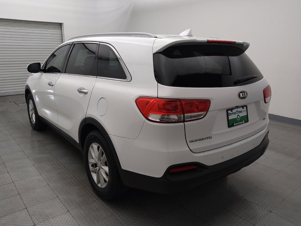 Used 2017 Kia Sorento LX w/ LX Convenience Package image 5