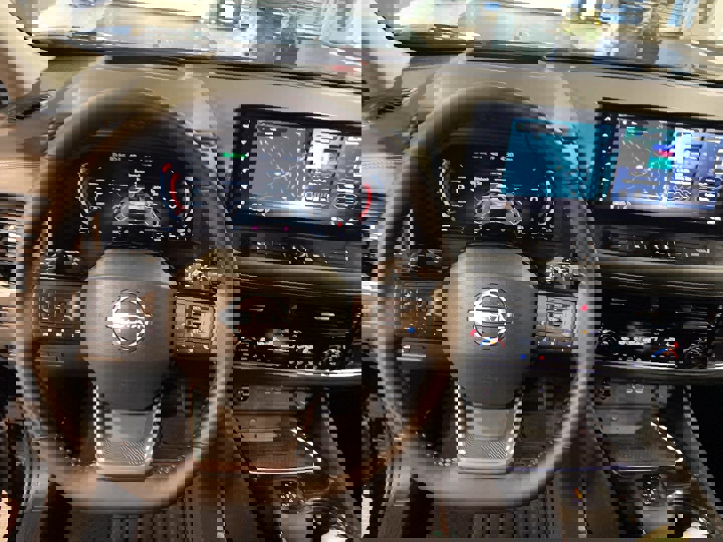 Used 2025 Nissan Rogue SL w/ Tech Package image 17