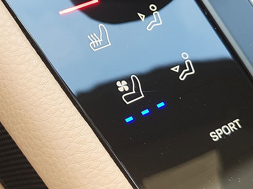 Certified 2025 Porsche Macan image 25