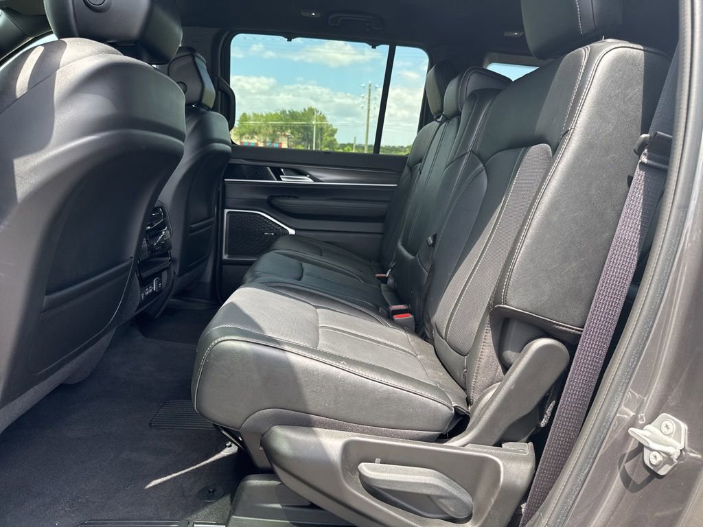 Used 2023 Jeep Wagoneer Series III w/ Convenience Group I image 9