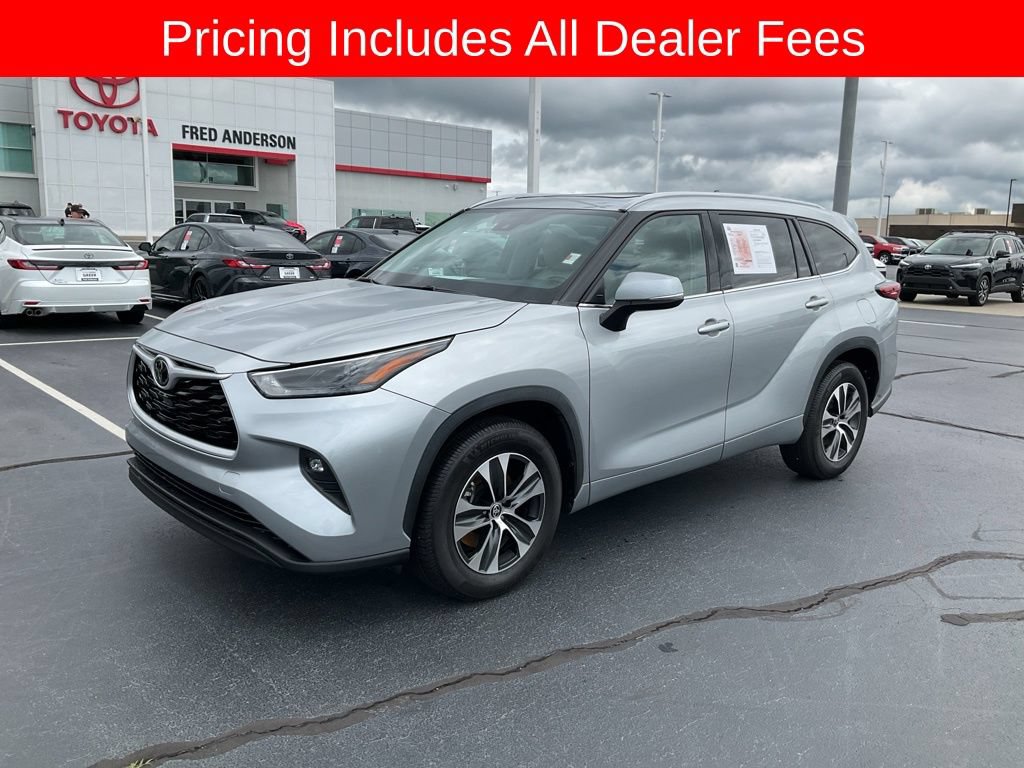 Used 2022 Toyota Highlander XLE FWD image 1