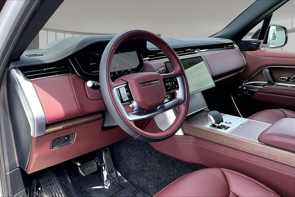 Used 2025 Land Rover Range Rover SE image 15