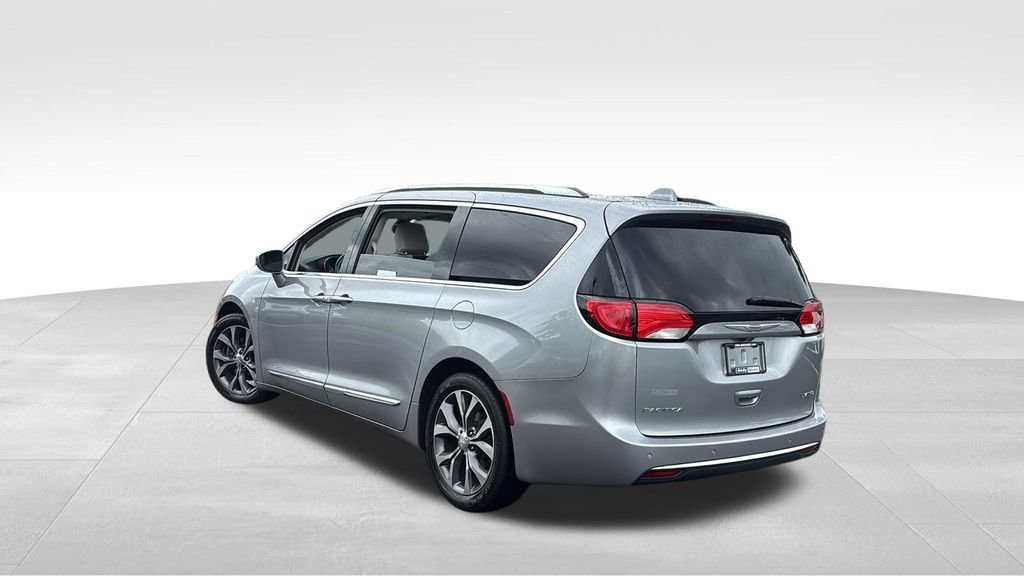Used 2017 Chrysler Pacifica Limited FWD image 5