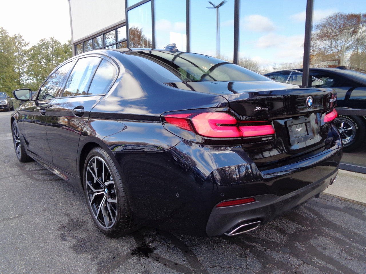 Used 2022 BMW 530i xDrive 530i xDrive Sedan w/ M Sport Package image 7