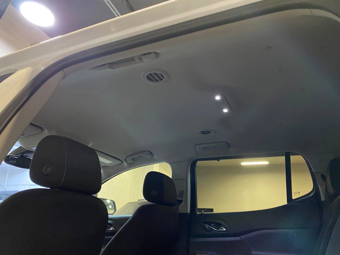 Used 2022 GMC Acadia SLE FWD image 34