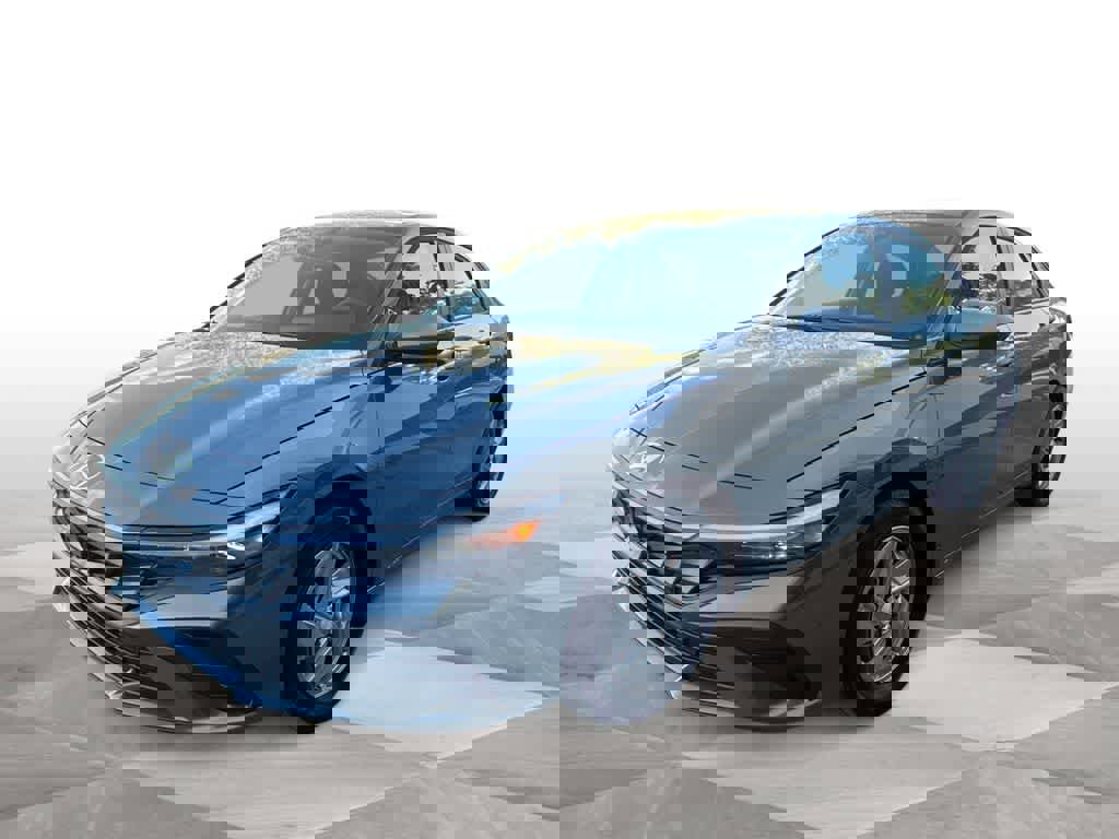 Used 2025 Hyundai Elantra SE image 4
