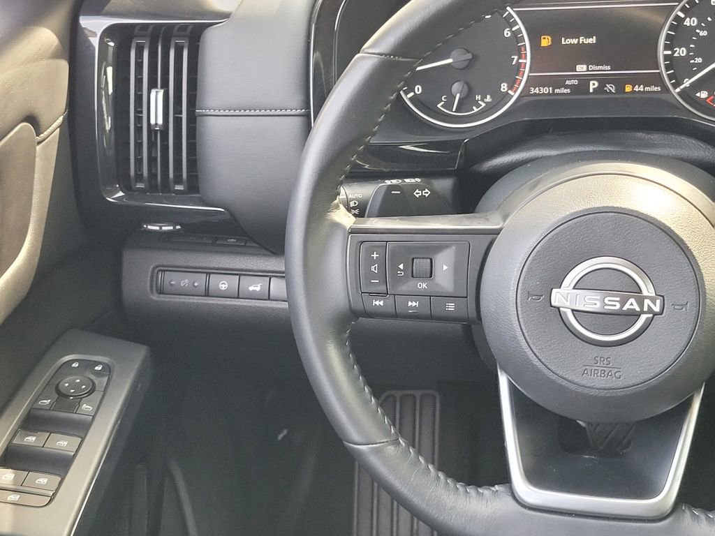 Used 2024 Nissan Pathfinder SV w/ SV Premium Package image 12