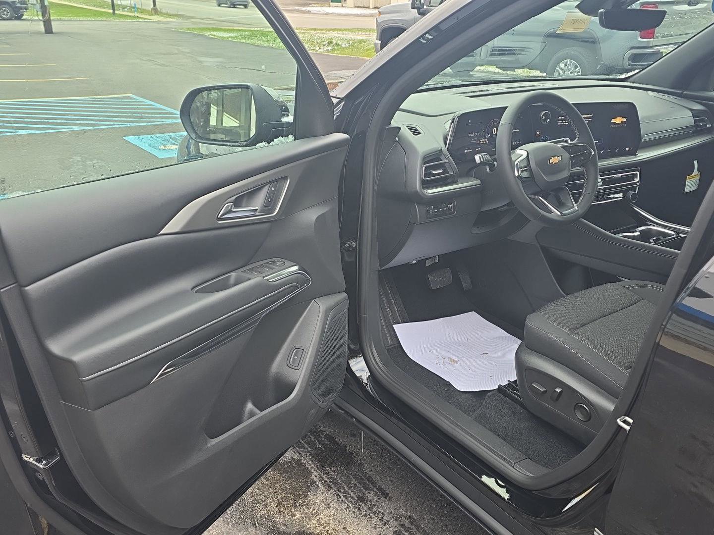 New 2026 Chevrolet Traverse LT w/ Driver Confidence Package image 10