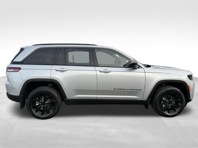 New 2026 Jeep Grand Cherokee Altitude image 8