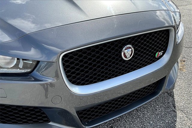 Used 2018 Jaguar XE S image 27