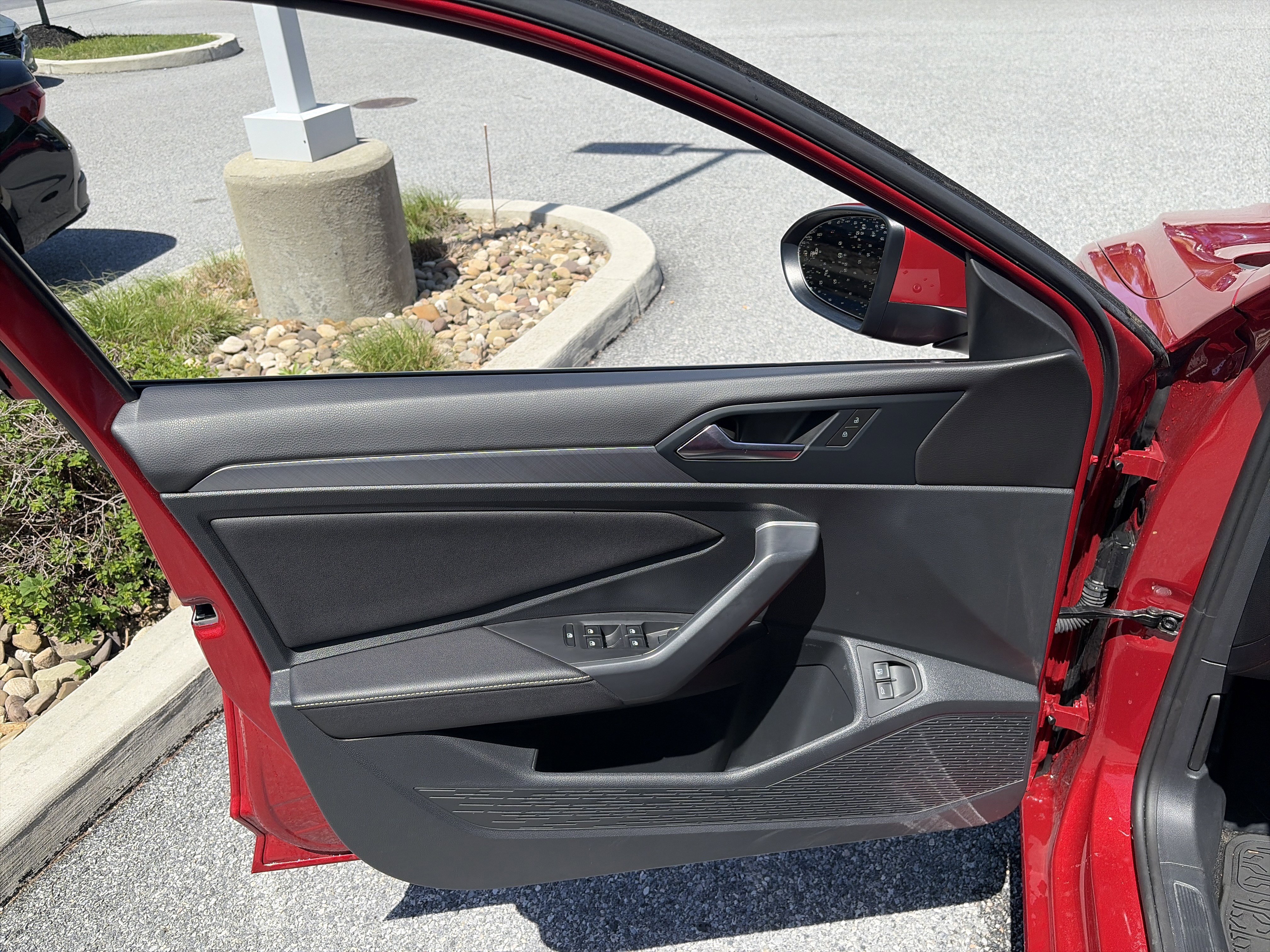 Used 2024 Volkswagen Jetta SE w/ Panoramic Sunroof Package FWD image 17
